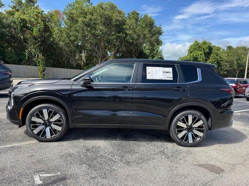 2025 Mitsubishi Outlander SE