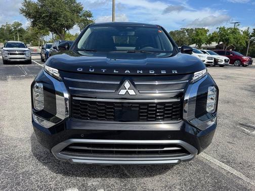 2025 Mitsubishi Outlander SE