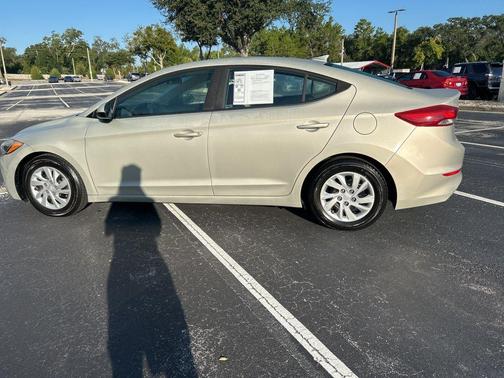 2017 Hyundai ELANTRA SE