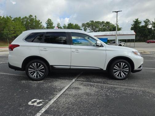 Pearl White 2019 Mitsubishi Outlander SEL