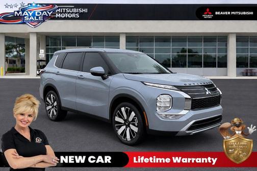 Moonstone Gray Metallic 2026 Mitsubishi Outlander SE
