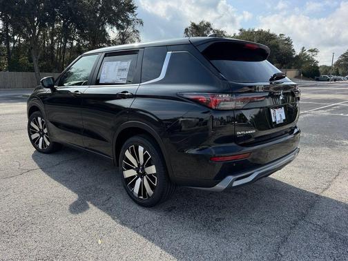 2026 Mitsubishi Outlander SE