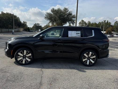 2026 Mitsubishi Outlander SE