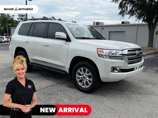Blizzard Pearl 2019 Toyota Land Cruiser V8