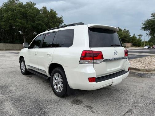 Blizzard Pearl 2019 Toyota Land Cruiser V8