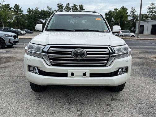 Blizzard Pearl 2019 Toyota Land Cruiser V8