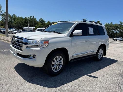 Blizzard Pearl 2019 Toyota Land Cruiser V8