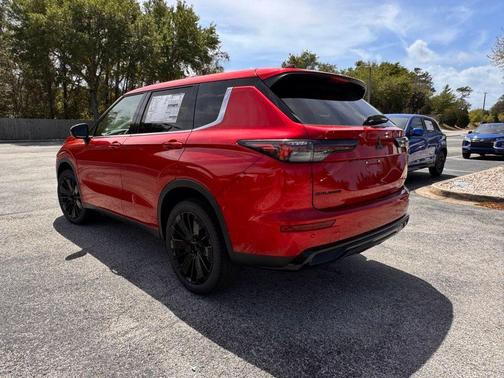 Diamond Red 2026 Mitsubishi Outlander LE