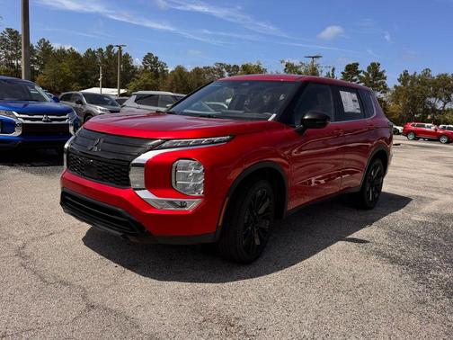 Diamond Red 2026 Mitsubishi Outlander LE