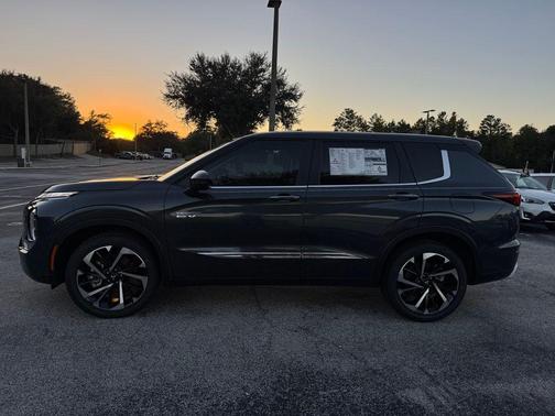 2025 Mitsubishi Outlander PHEV SE