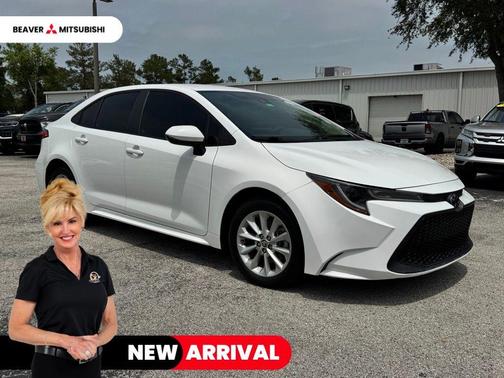White 2022 Toyota Corolla LE