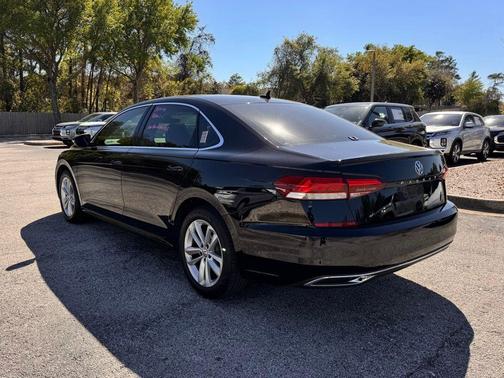 Deep Black Pearl Effect 2020 Volkswagen Passat 2.0T SE