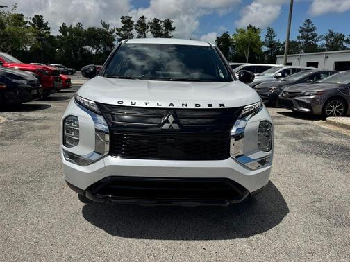 White Diamond 2026 Mitsubishi Outlander LE