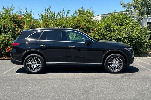 2025 Mercedes-Benz GLC 300 