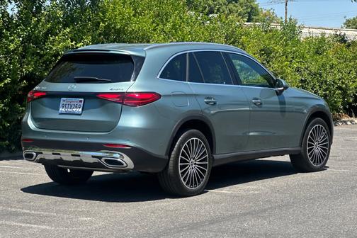 2025 Mercedes-Benz GLC 300 