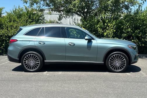 2025 Mercedes-Benz GLC 300 