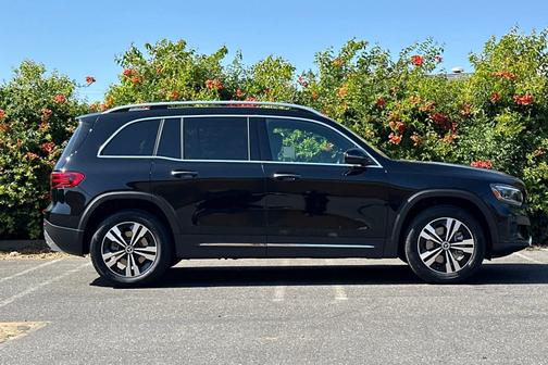 2025 Mercedes-Benz GLB 250 