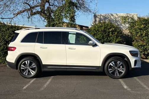 2025 Mercedes-Benz GLB 250 