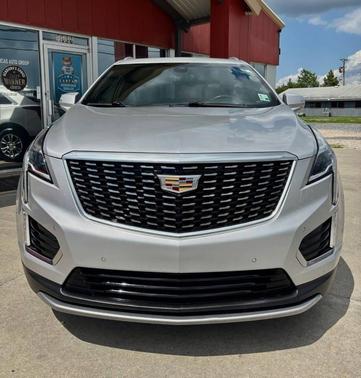 Radiant Silver Metallic 2020 Cadillac XT5 Premium Luxury