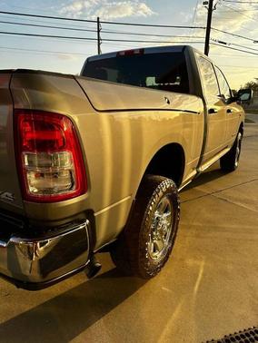 2022 RAM 2500 Tradesman Crew Cab 4x4 6'4' Box