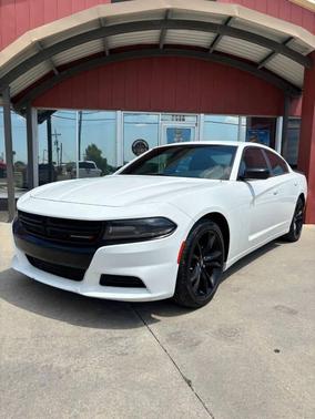 White 2018 Dodge Charger SXT