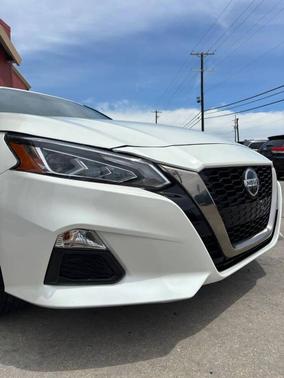 White 2019 Nissan Altima 2.5 SR