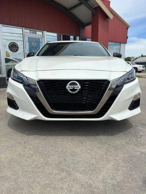 White 2019 Nissan Altima 2.5 SR