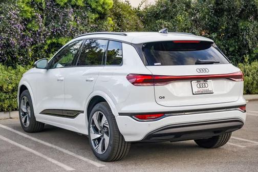 2025 Audi Q6 e-tron Premium