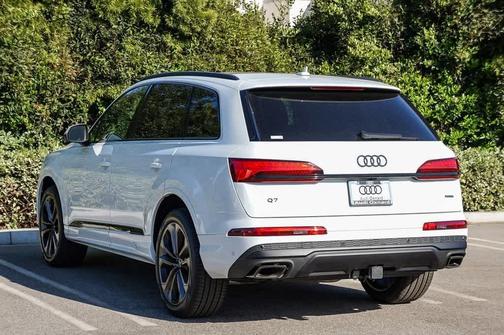 2025 Audi Q7 55 Premium Plus