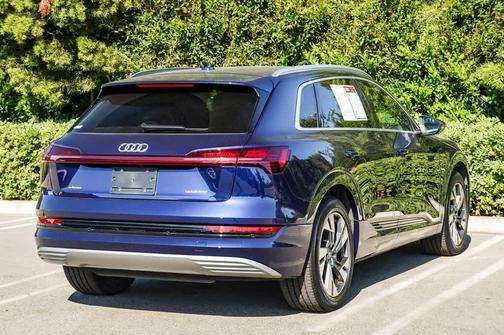 2022 Audi e-tron Premium Plus