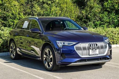 2022 Audi e-tron Premium Plus