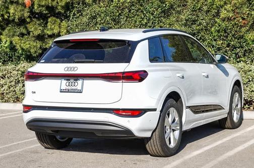 2025 Audi Q6 e-tron Premium