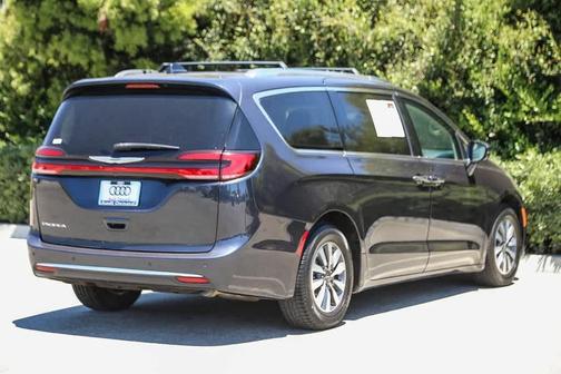 2021 Chrysler Pacifica Touring-L