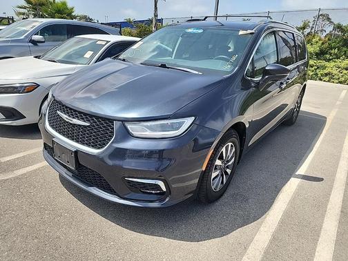 2021 Chrysler Pacifica Touring-L