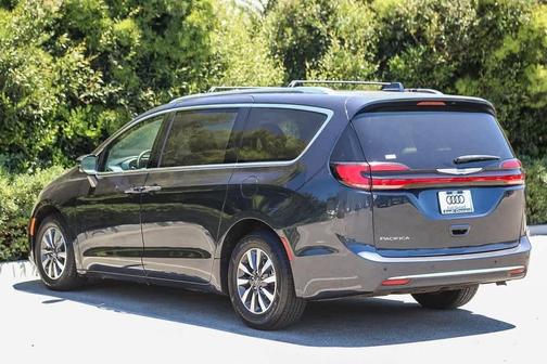 2021 Chrysler Pacifica Touring-L