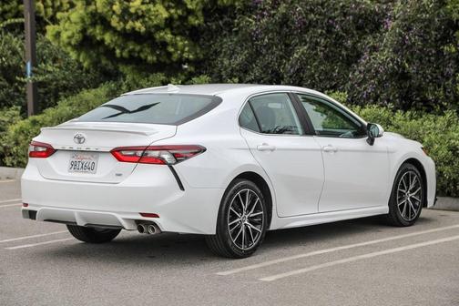 2022 Toyota Camry SE
