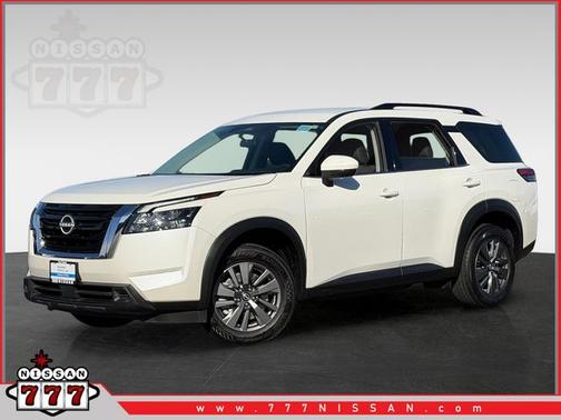 White 2024 Nissan Pathfinder SV