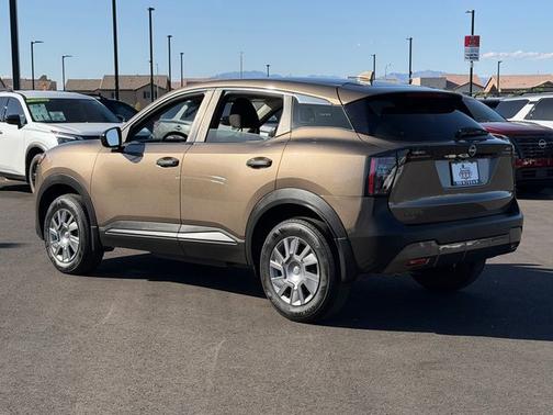 Canyon Bronze M 2025 Nissan Kicks S