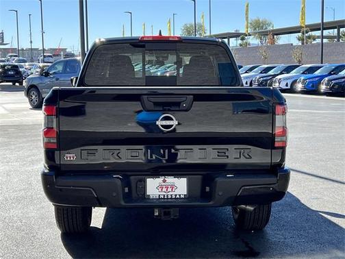 2025 Nissan Frontier SV