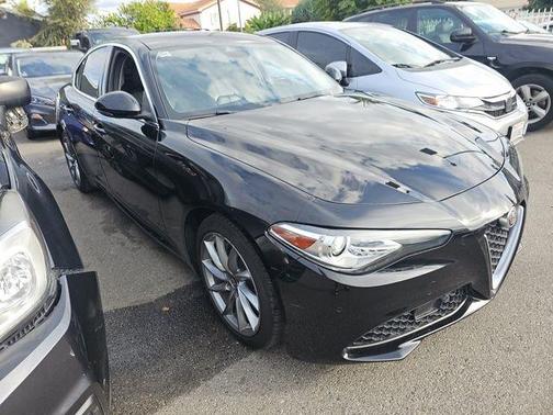 2021 Alfa Romeo Giulia Base