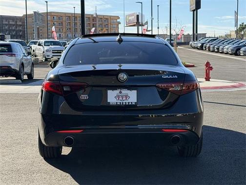 2021 Alfa Romeo Giulia Base