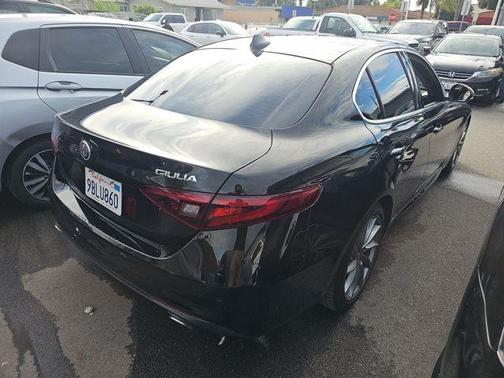 2021 Alfa Romeo Giulia Base