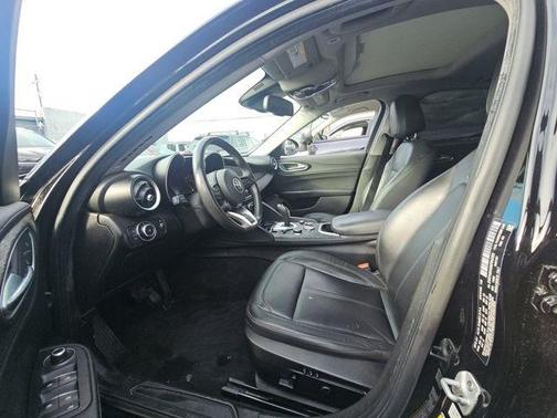 2021 Alfa Romeo Giulia Base