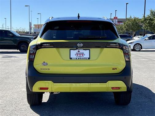 2025 Nissan Kicks SR
