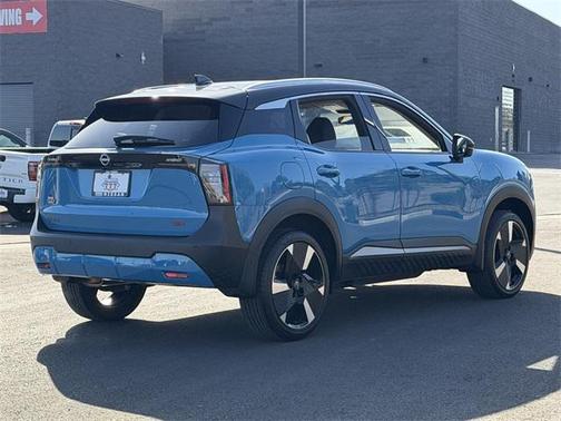 2025 Nissan Kicks SR