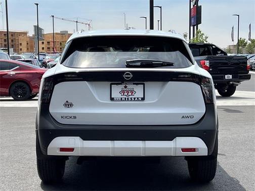 2025 Nissan Kicks SV