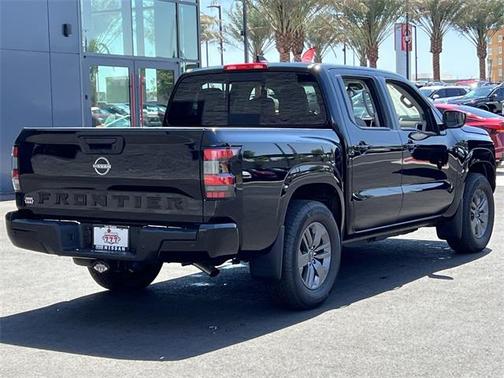 2025 Nissan Frontier SV