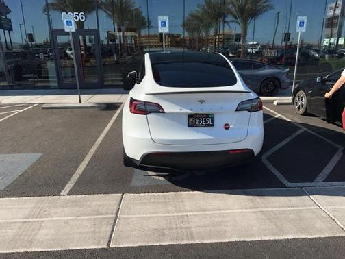 2023 Tesla Model Y Long Range Dual Motor All-Wheel Drive