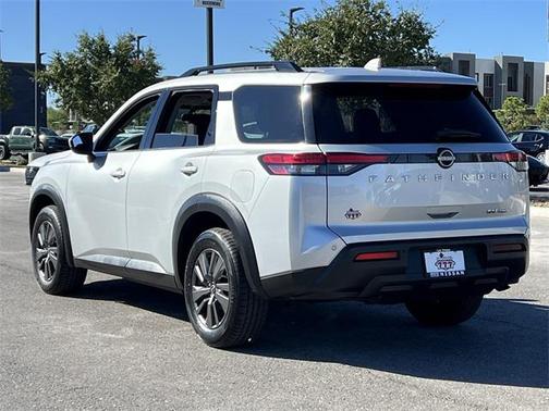 2022 Nissan Pathfinder SV 4WD