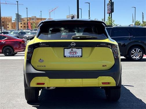 2025 Nissan Kicks SR